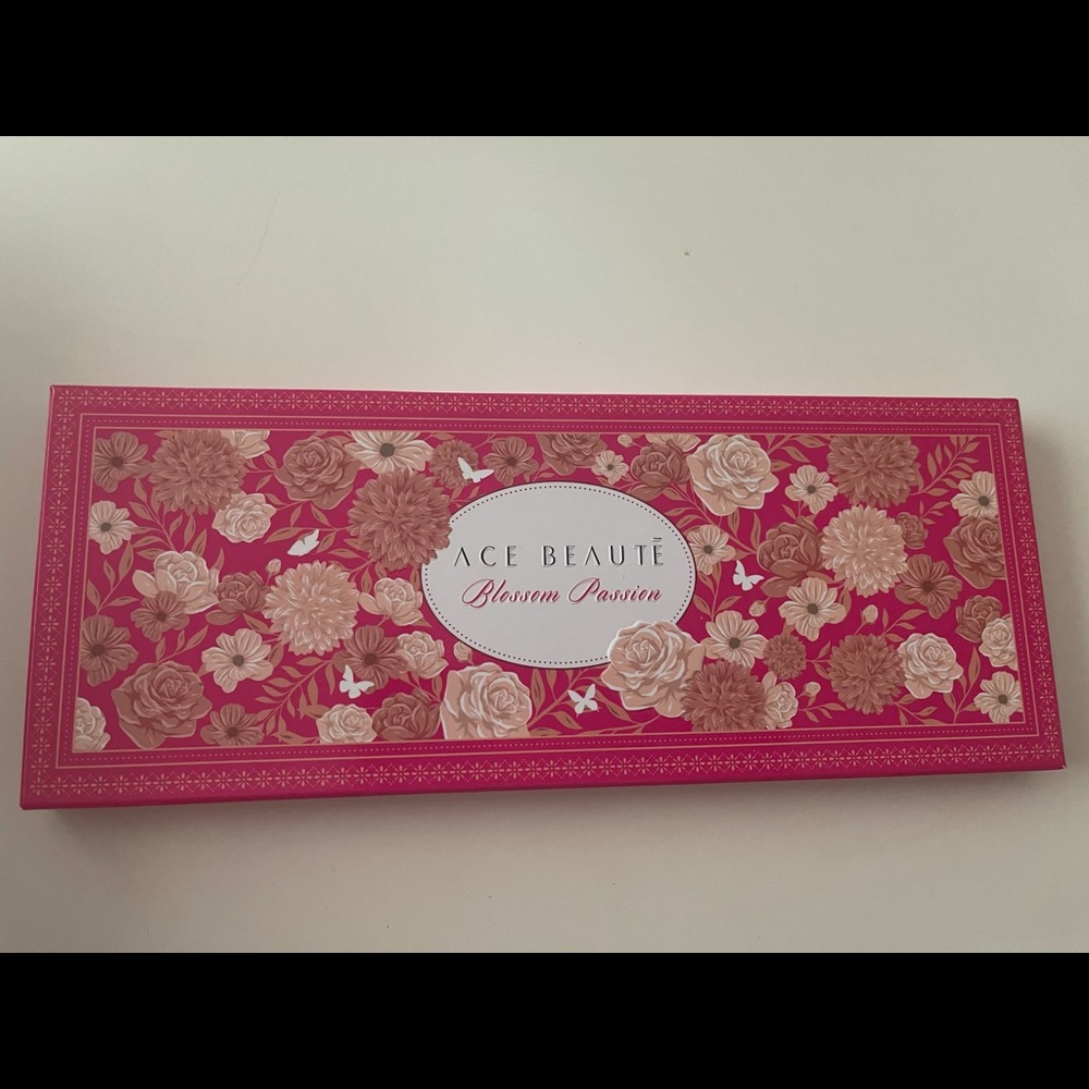 ACE BEAUTE EYESHADOW PALLET